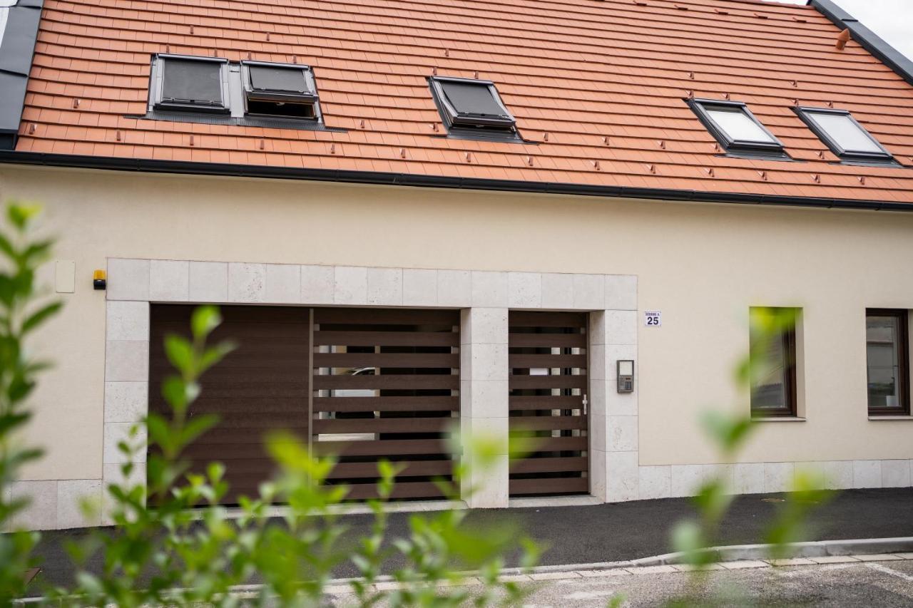Cesar Apartman Sopron Esterno foto