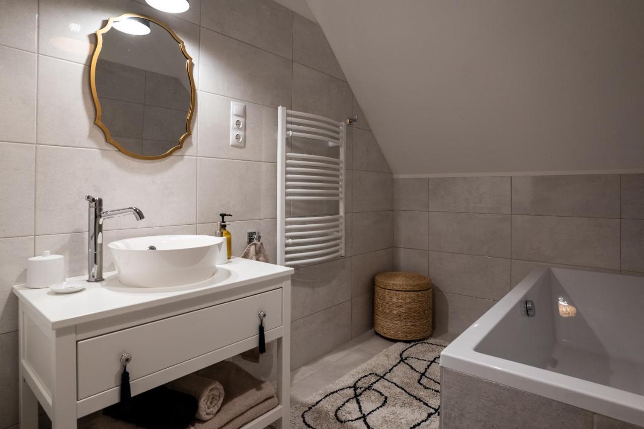 Cesar Apartman Sopron Esterno foto