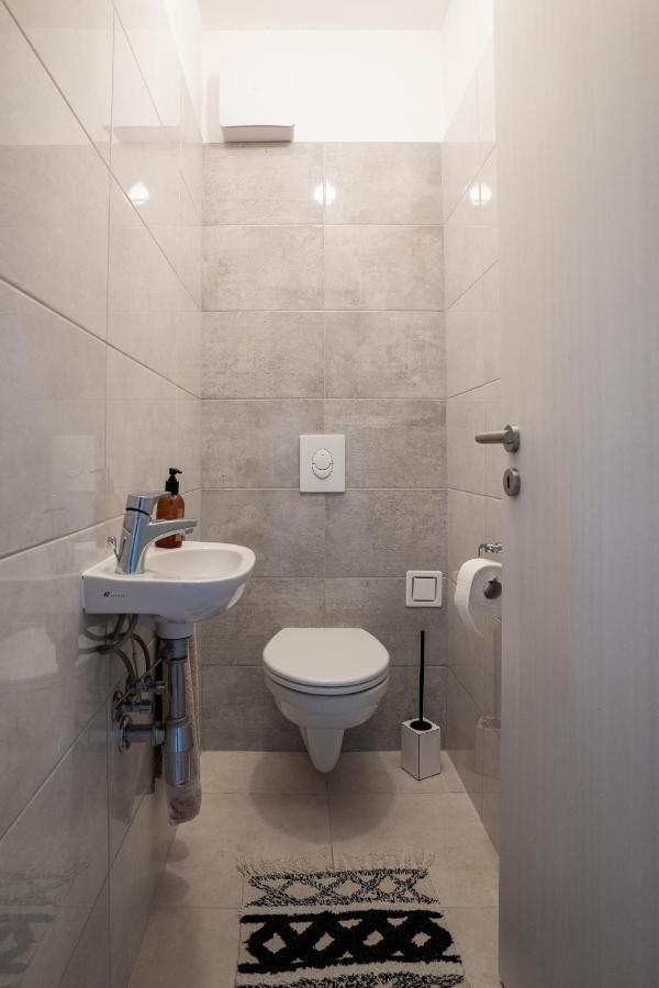 Cesar Apartman Sopron Esterno foto